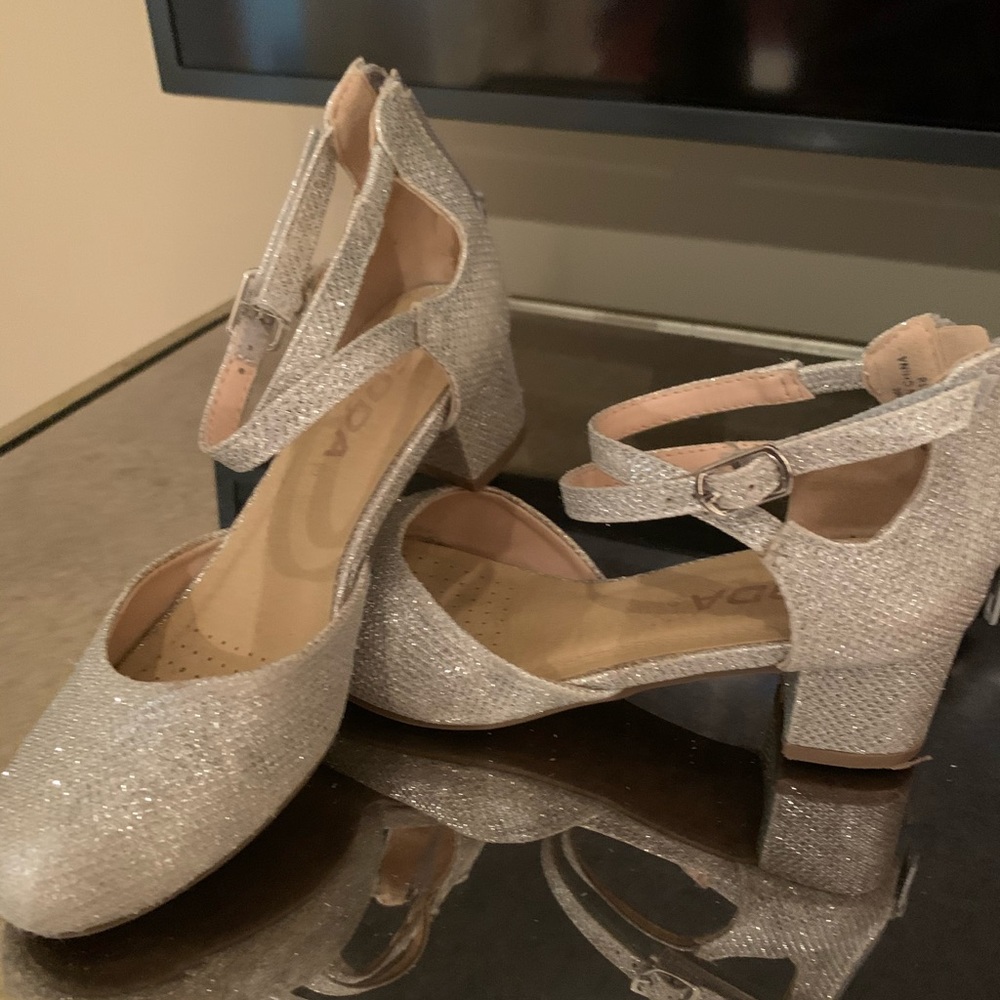 Girl shoes